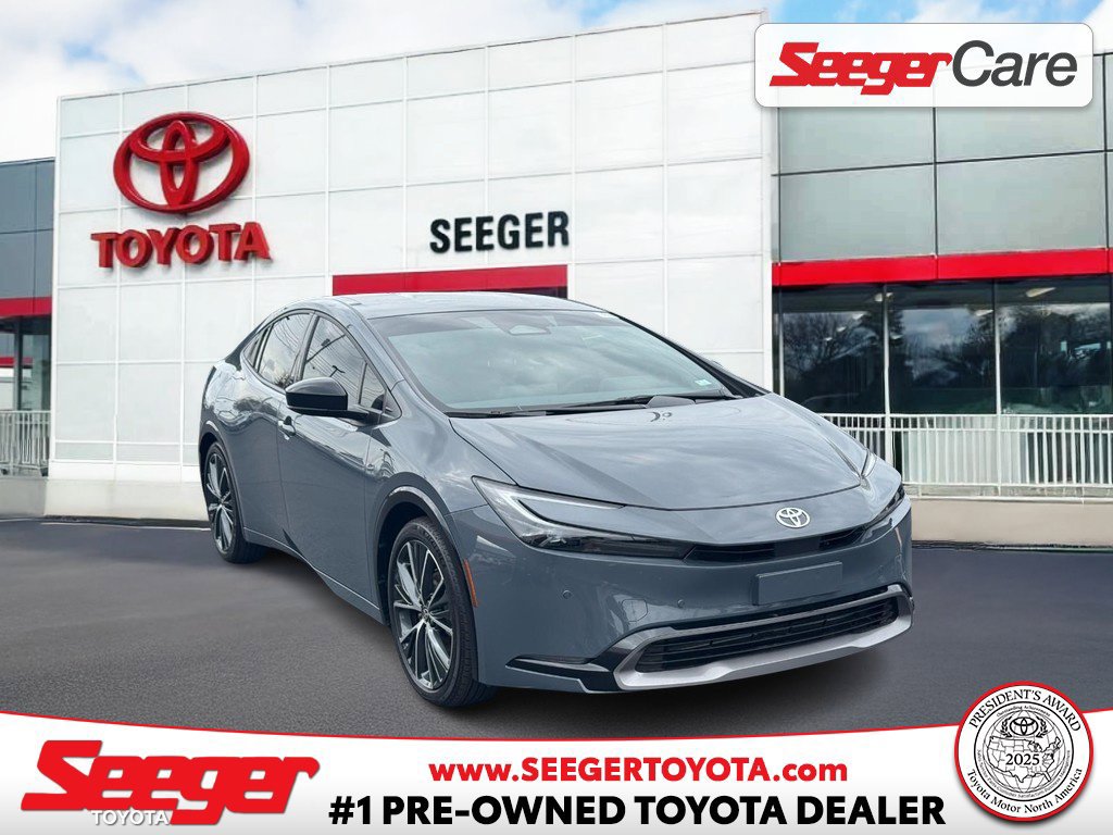 Used 2026 Toyota Prius XLE FWD image 1