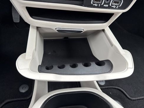 Used 2023 Chrysler Pacifica Touring-L image 36