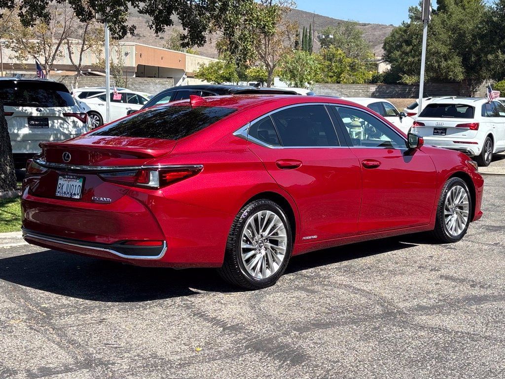Used 2019 Lexus ES 300h w/ Accessory Package 2 FWD image 3
