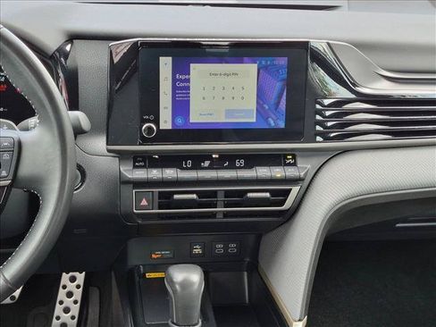 Used 2025 Toyota Camry SE w/ Convenience Package FWD image 13