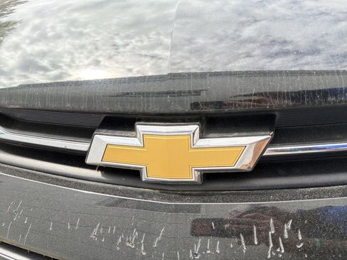 Used 2022 Chevrolet Trax LS w/ Tint and Cruise Package image 10