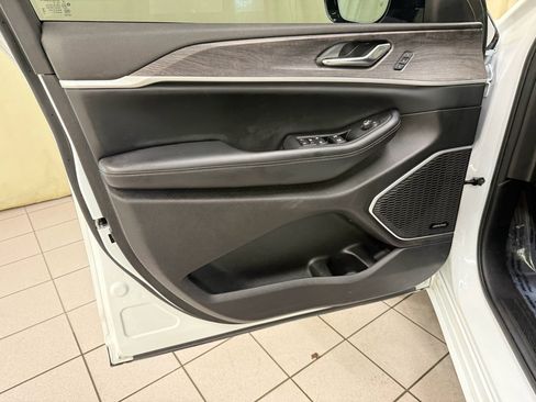 Used 2024 Jeep Grand Cherokee Limited 4xe AWD/4WD image 28