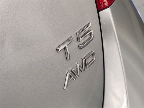 Used 2018 Volvo V60 T5 Dynamic w/ Vision Package image 13