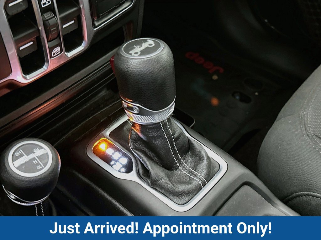 Used 2018 Jeep Wrangler Unlimited Sahara AWD/4WD image 20