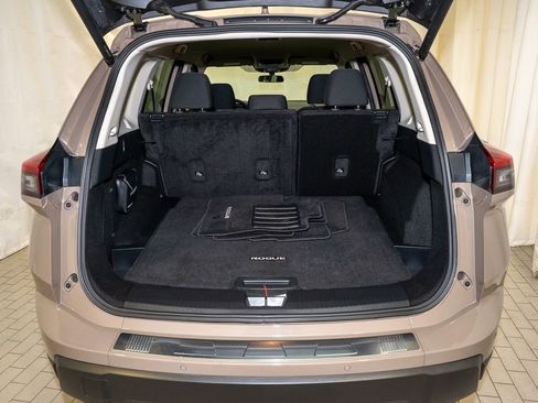 Certified 2025 Nissan Rogue SV image 5