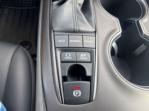 Used 2023 Toyota Camry SE w/ Convenience Package image 22