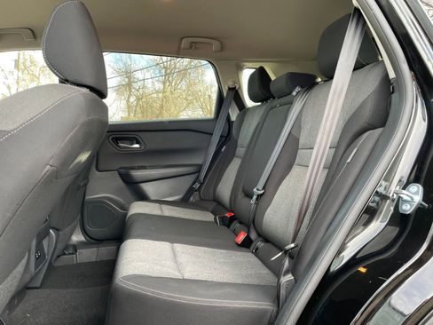 Used 2025 Nissan Rogue SV image 28