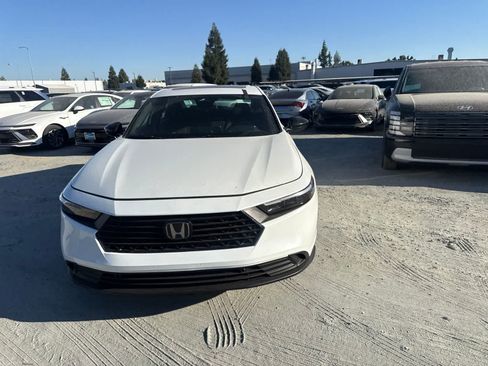 Used 2025 Honda Accord Sport image 2