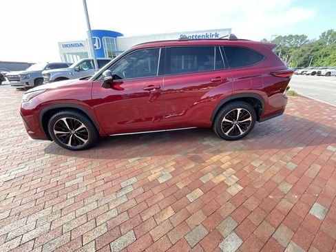 Used 2022 Toyota Highlander XSE FWD image 27
