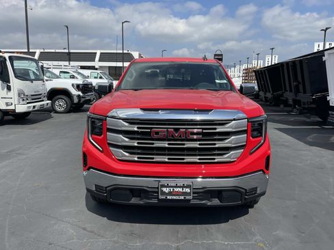 New 2026 GMC Sierra 1500 SLE w/ Preferred Package image 2