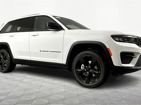 New 2025 Jeep Grand Cherokee Altitude image 3