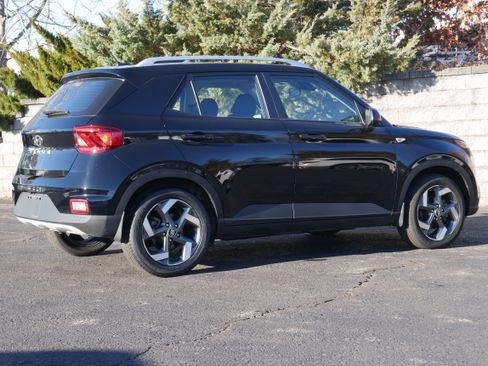 Used 2023 Hyundai Venue SEL image 7