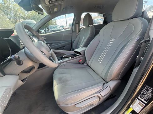 Used 2022 Hyundai Elantra SEL image 10