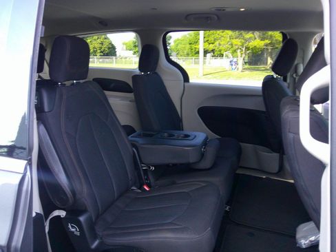 Used 2017 Chrysler Pacifica LX FWD image 69