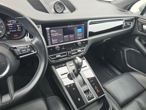 Certified 2023 Porsche Macan image 20