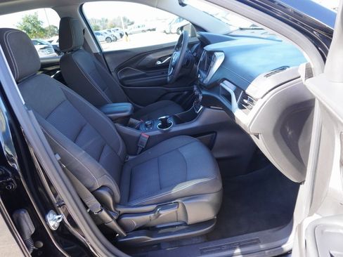 Used 2024 GMC Terrain SLE w/ Driver Convenience Package image 25