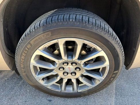 Used 2022 GMC Acadia Denali w/ Denali Ultimate Package AWD/4WD image 6