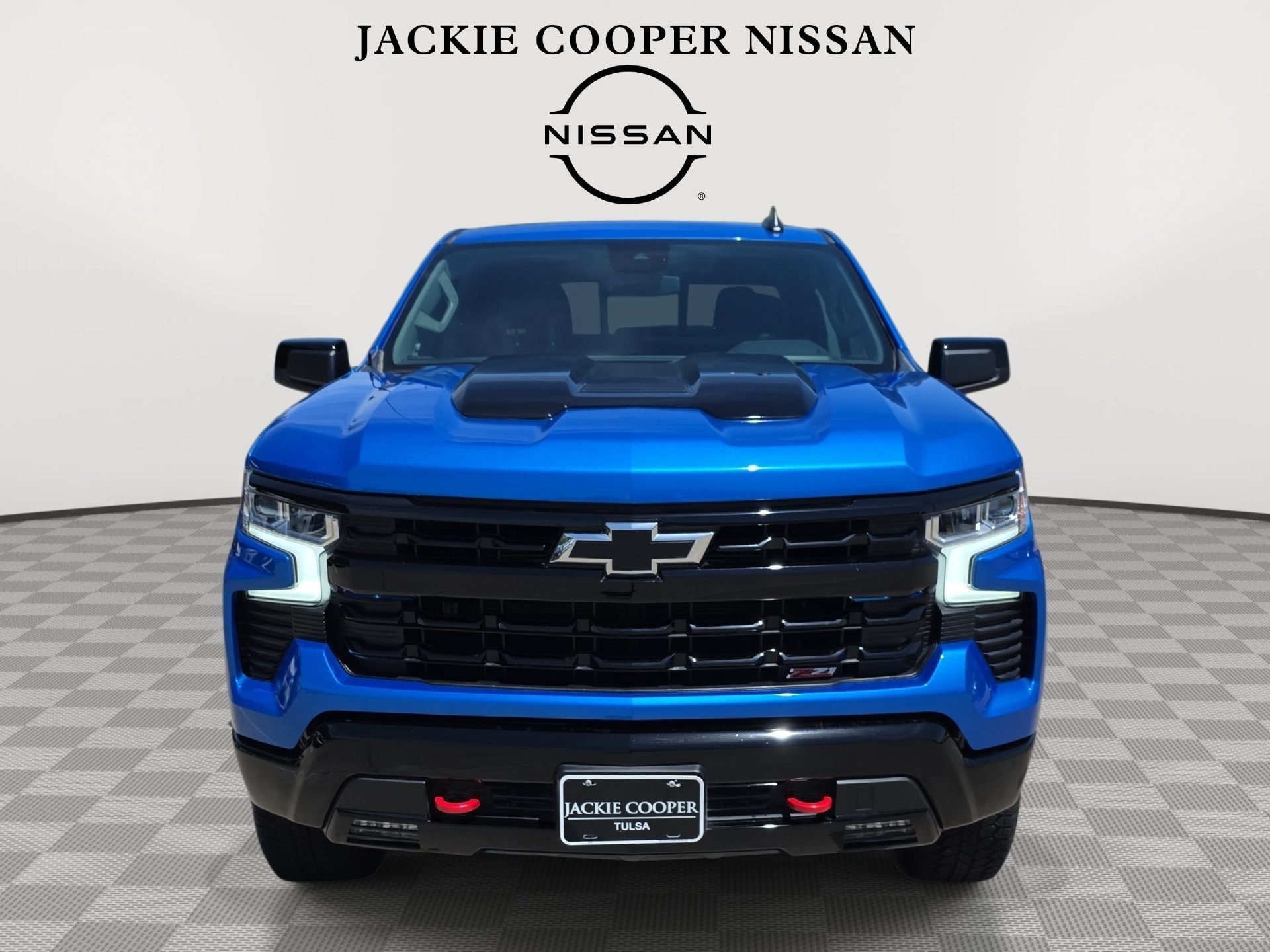 Used 2025 Chevrolet Silverado 1500 LT Trail Boss w/ Convenience Package II AWD/4WD image 2