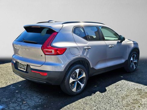 Used 2026 Volvo XC40 B5 Plus AWD/4WD image 3