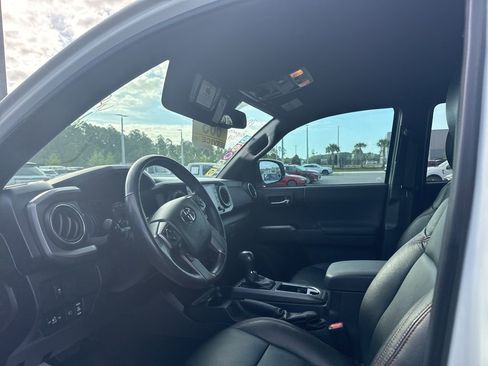 Used 2021 Toyota Tacoma TRD Off-Road w/ Technology Package image 6