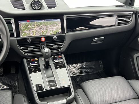 Certified 2025 Porsche Macan image 26