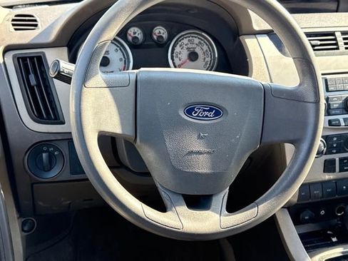 Used 2010 Ford Focus SE image 16