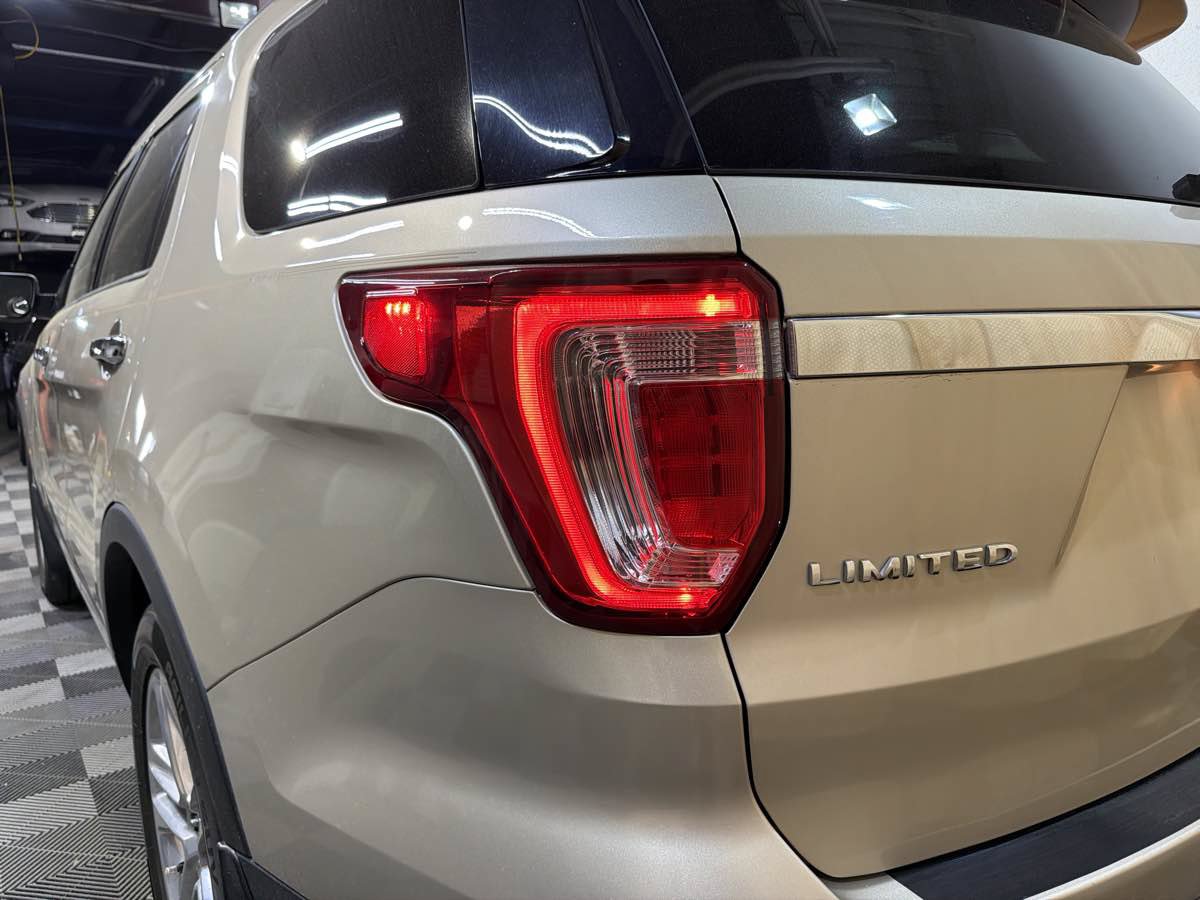 Used 2017 Ford Explorer Limited FWD image 9