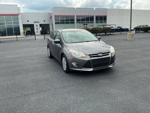 Used 2012 Ford Focus SE w/ Interior Protection Pkg FWD image 4