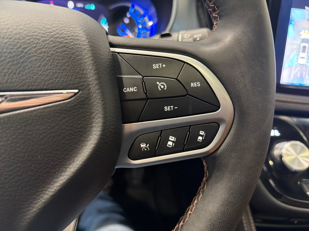 Used 2024 Chrysler Pacifica Pinnacle FWD image 15