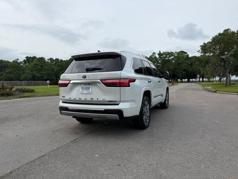 Used 2025 Toyota Sequoia Capstone AWD/4WD image 5