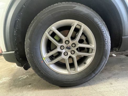 New 2026 Ford Explorer Active w/ Active Comfort Package RWD image 35