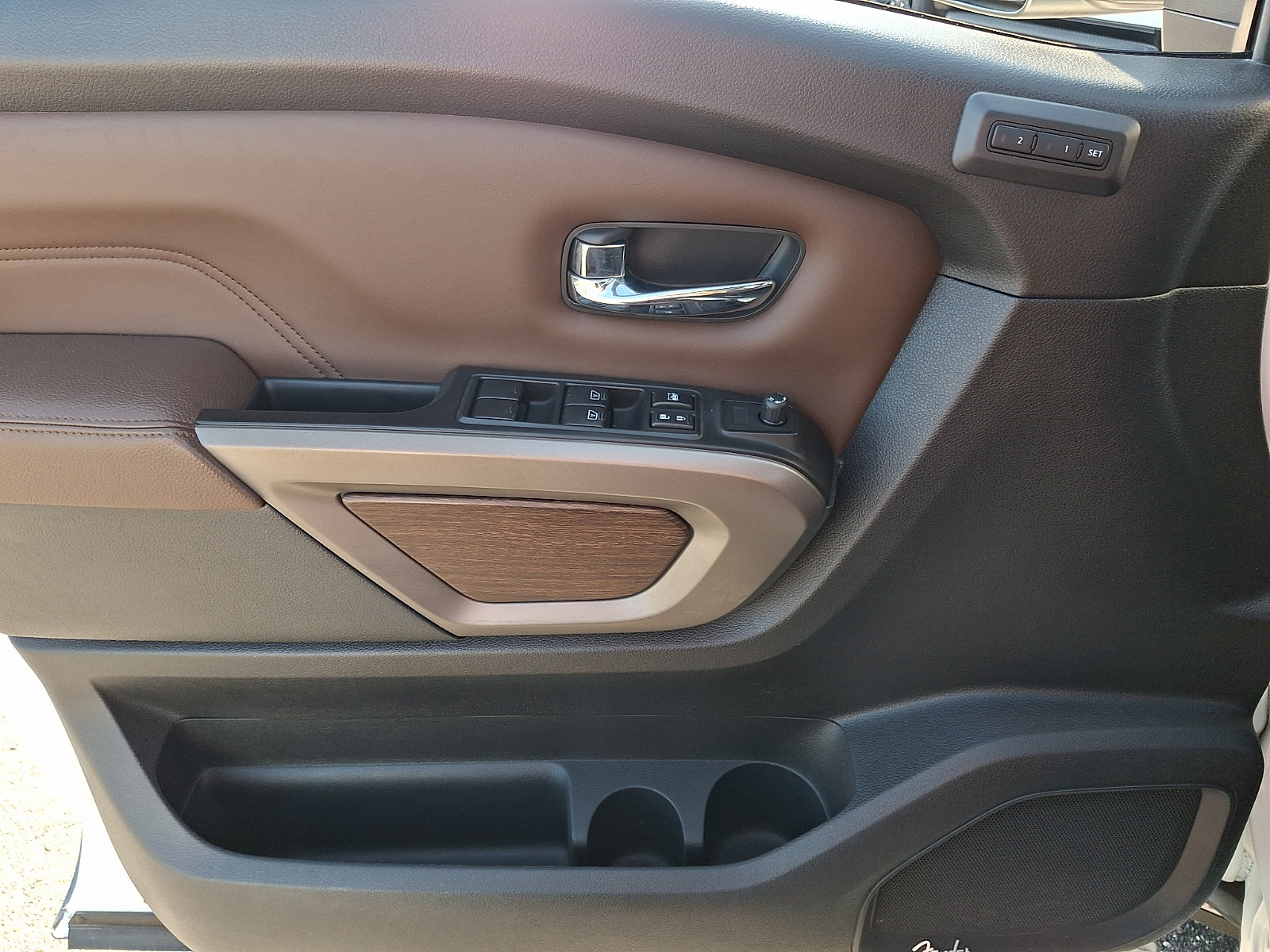 Used 2021 Nissan Titan Platinum Reserve w/ Moonroof Package AWD/4WD image 12