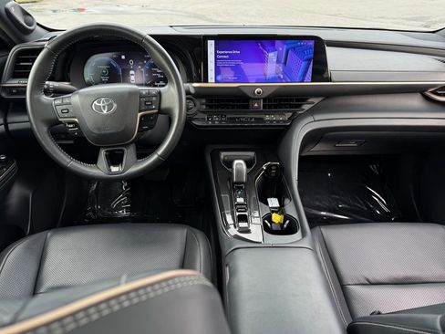 Used 2024 Toyota Crown Limited image 15