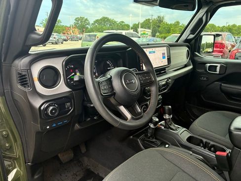 Used 2024 Jeep Wrangler Unlimited AWD/4WD image 12