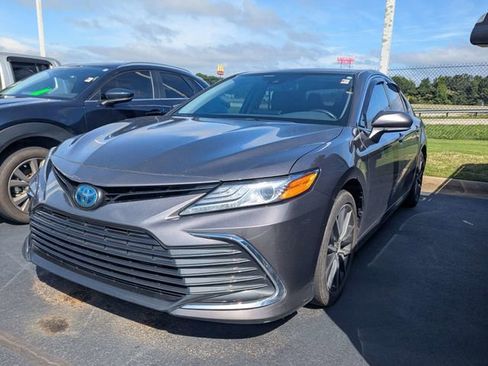 Used 2023 Toyota Camry XLE FWD image 5