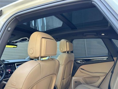 Used 2025 Porsche Macan image 15