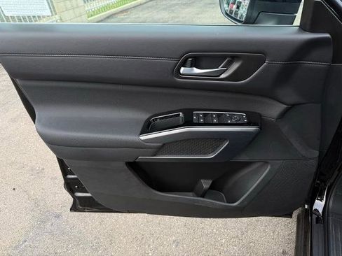 New 2025 Nissan Pathfinder SL image 18