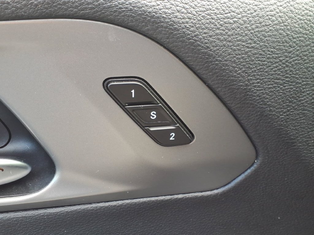 Used 2025 Chrysler Pacifica Select FWD image 11