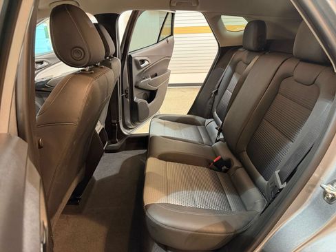 Used 2025 Chevrolet Trax LT FWD image 38