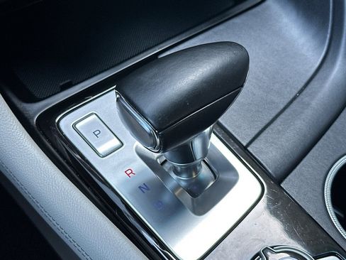 Used 2022 Genesis G70 2.0T RWD image 25