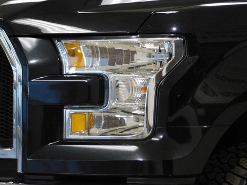 Used 2015 Ford F150 XLT image 19