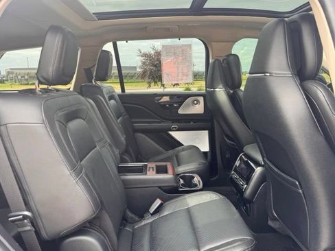 Used 2022 Lincoln Aviator Reserve w/ Equipment Group 201A AWD/4WD image 32