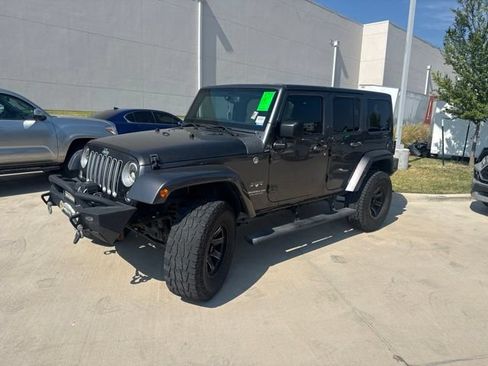 Used 2016 Jeep Wrangler Unlimited Sahara w/ Dual Top Group AWD/4WD image 6