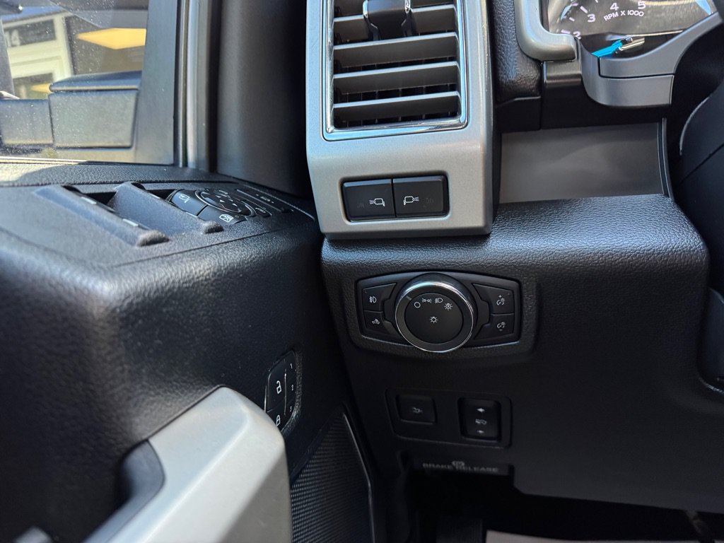 Used 2017 Ford F250 Lariat w/ Lariat Ultimate Package AWD/4WD image 16