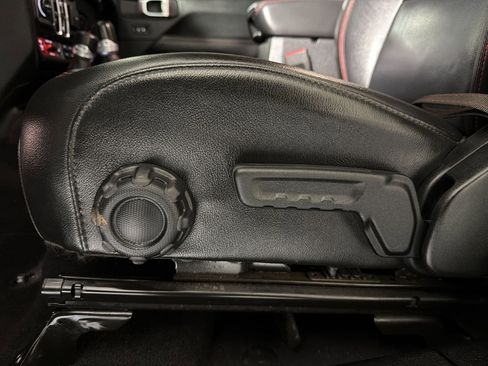 Used 2020 Jeep Wrangler Unlimited Rubicon AWD/4WD image 12