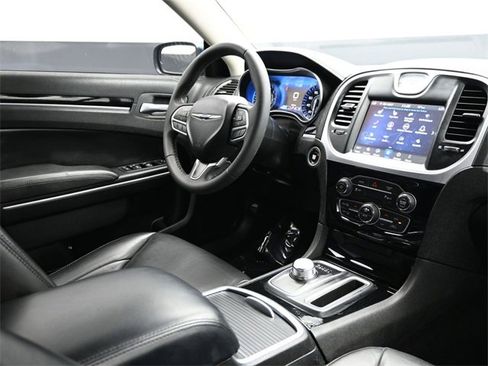 Used 2023 Chrysler 300 Touring L image 21