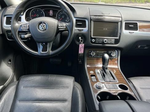 Used 2016 Volkswagen Touareg TDI AWD/4WD image 16