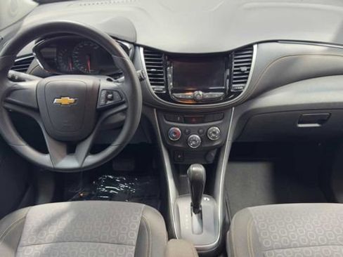 Used 2020 Chevrolet Trax LS FWD image 14