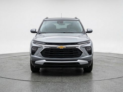 Used 2025 Chevrolet TrailBlazer LT FWD image 2