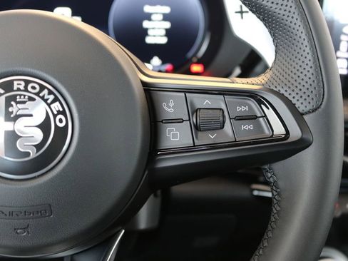 New 2025 Alfa Romeo Tonale w/ Premium Package image 47